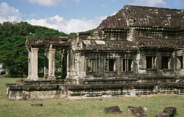 Angkor Wat 5.jpg (30964 bytes)