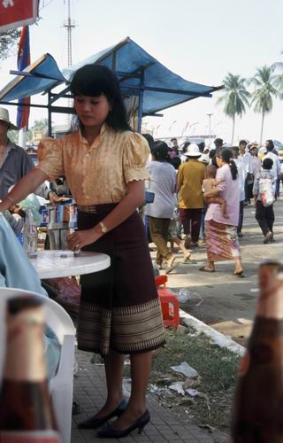 Folkefest i Phnom Penh 4.jpg (29447 bytes)