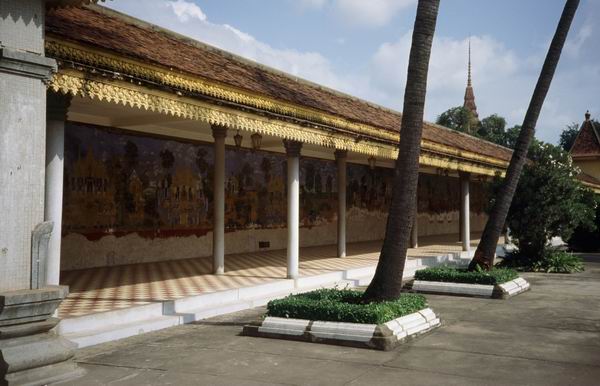 Historietapet i paladset i Phnom Penh 1.jpg (27074 bytes)