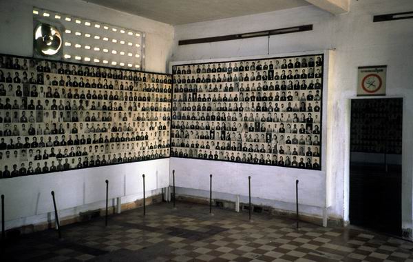Khmer Rouge museet 3.jpg (23711 bytes)