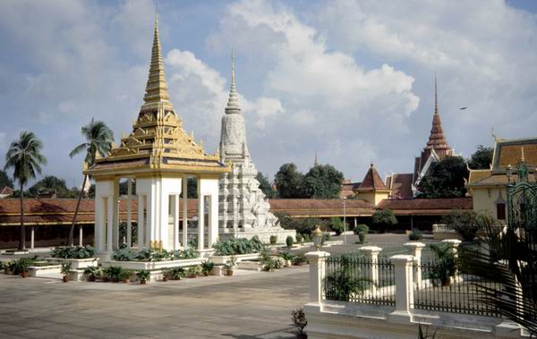 Paladset i Phnom Penh 3.jpg (26042 bytes)