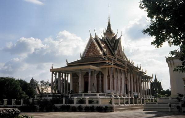 Soelvpagoden i paladset i Phnom Penh.jpg (20878 bytes)
