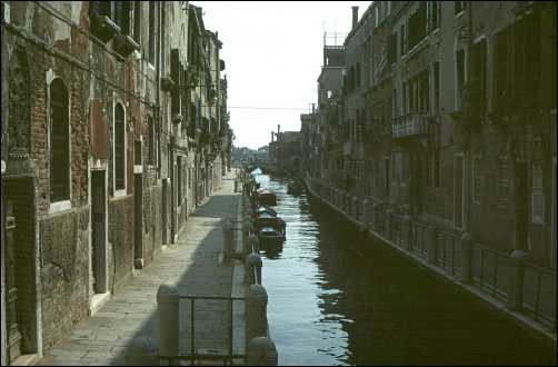 Kanal i sol og skygge - 1983.jpg (20498 bytes)